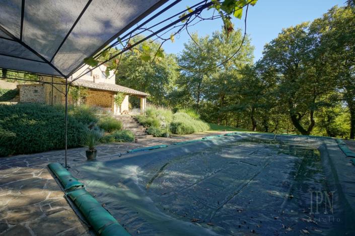 Image No.14-4 Bed Farmhouse for sale