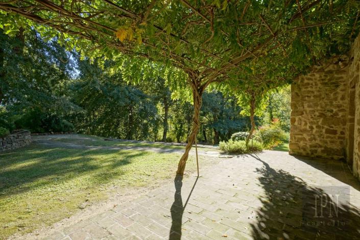 Image No.23-4 Bed Farmhouse for sale