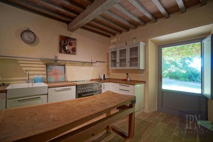 Image No.24-4 Bed Farmhouse for sale