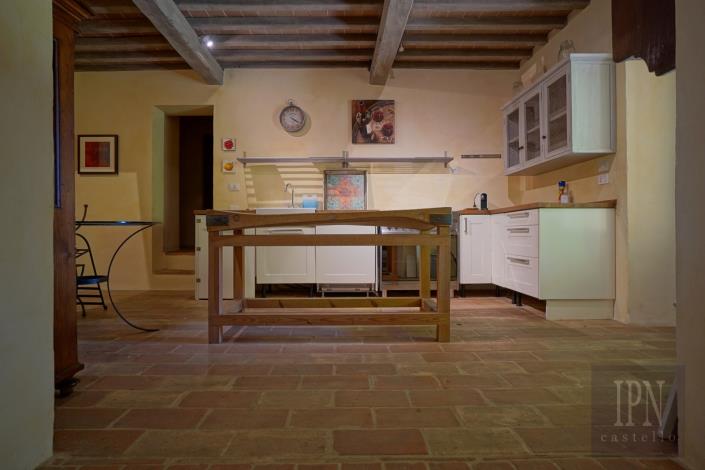 Image No.25-4 Bed Farmhouse for sale