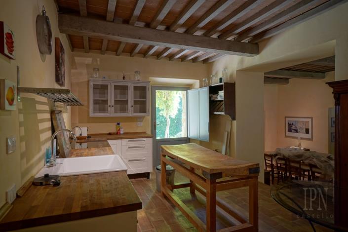 Image No.28-4 Bed Farmhouse for sale