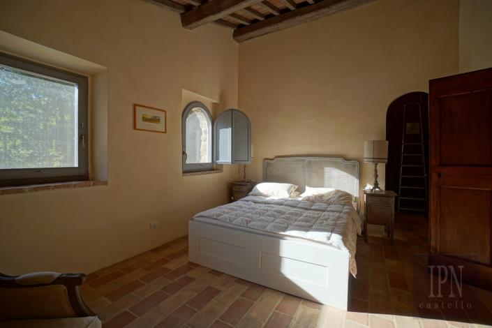 Image No.38-4 Bed Farmhouse for sale