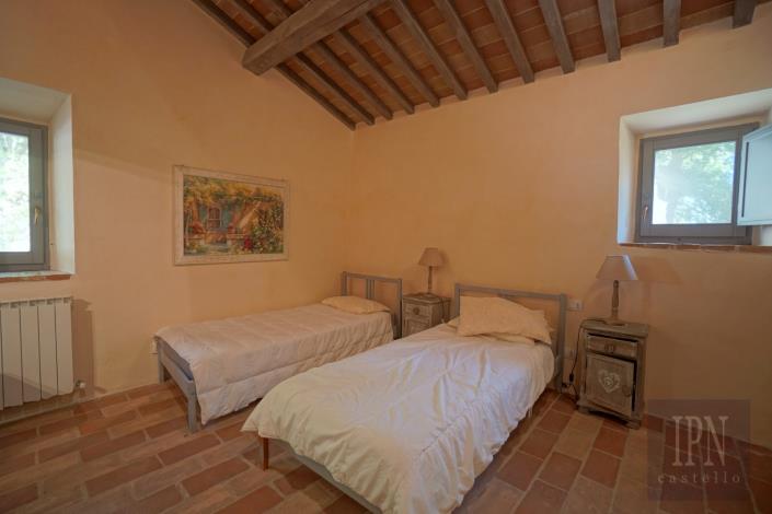 Image No.44-4 Bed Farmhouse for sale