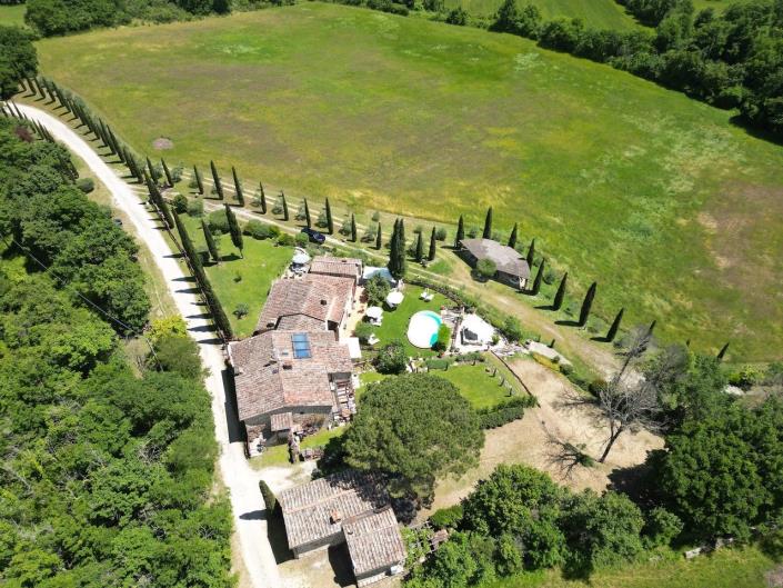 Image No.1-9 Bed Farmhouse for sale