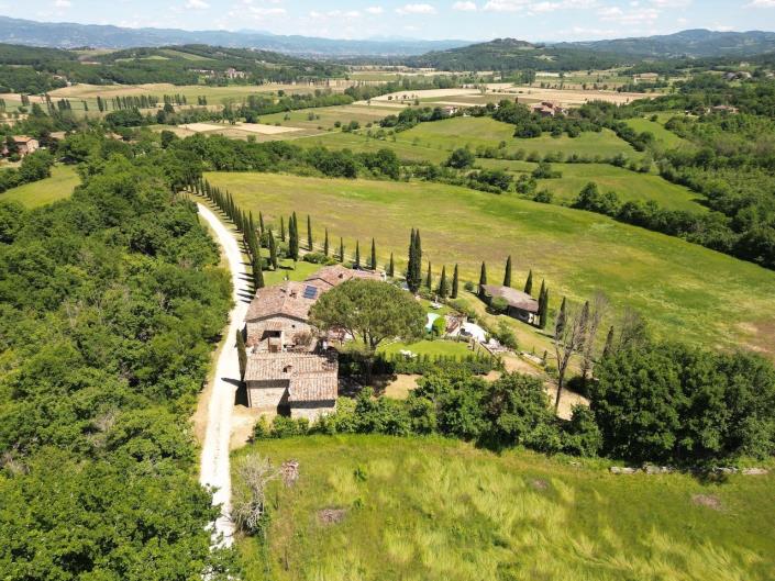 Image No.7-9 Bed Farmhouse for sale