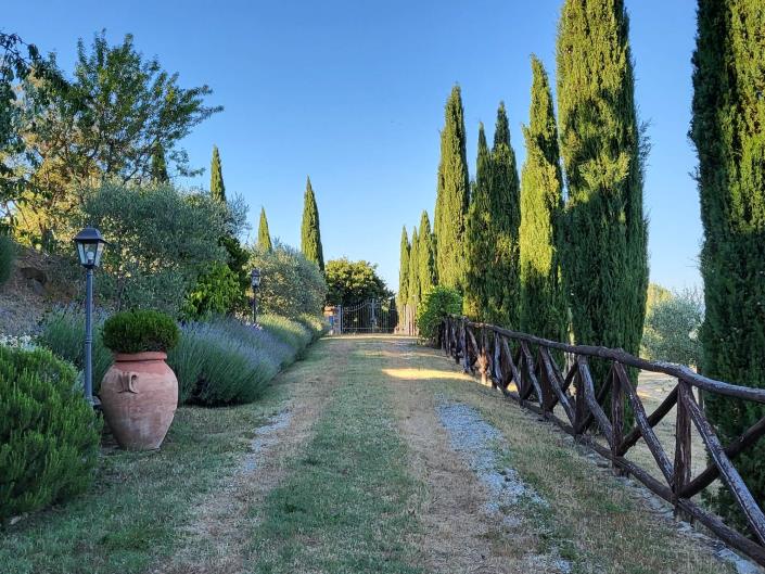 Image No.19-9 Bed Farmhouse for sale