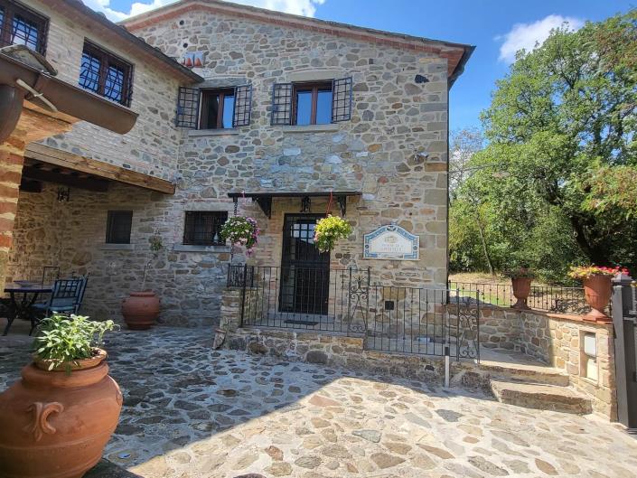 Image No.9-9 Bed Farmhouse for sale