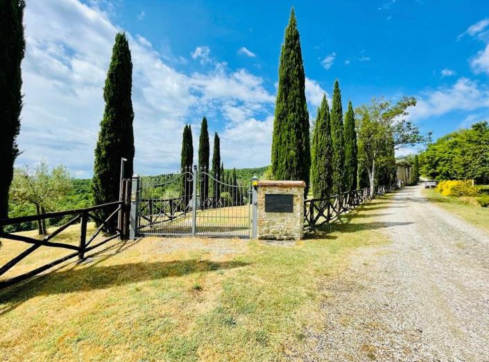 Image No.18-9 Bed Farmhouse for sale