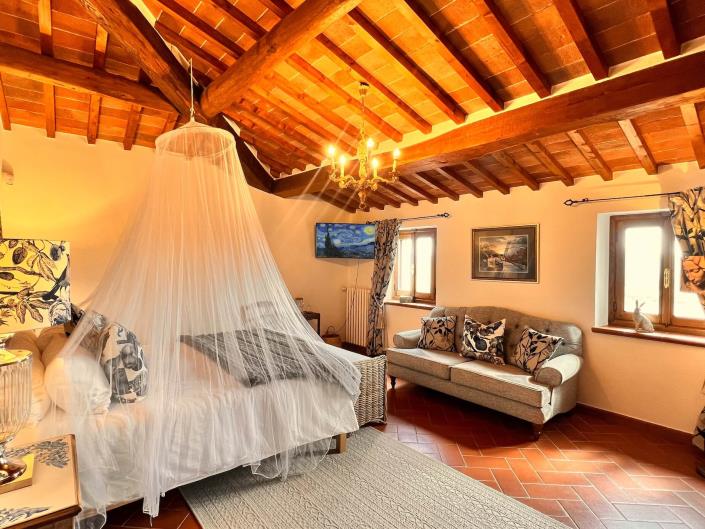 Image No.36-9 Bed Farmhouse for sale