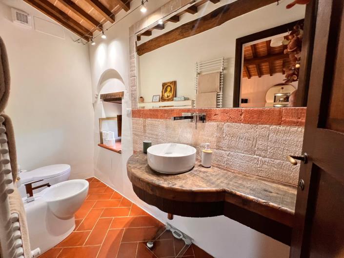 Image No.38-9 Bed Farmhouse for sale