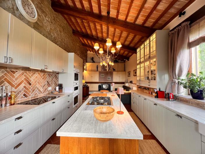 Image No.24-9 Bed Farmhouse for sale