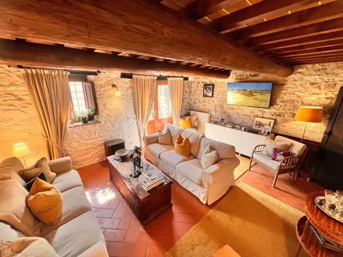 Image No.30-9 Bed Farmhouse for sale