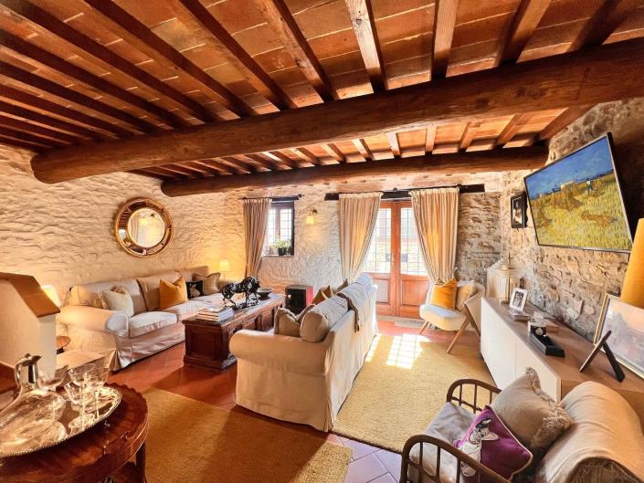 Image No.28-9 Bed Farmhouse for sale