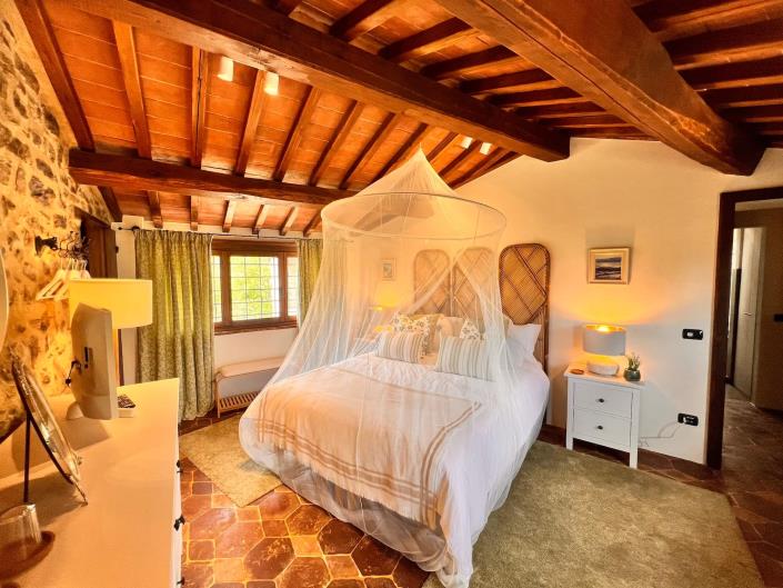 Image No.42-9 Bed Farmhouse for sale