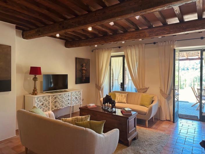 Image No.51-9 Bed Farmhouse for sale