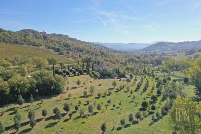 Image No.2-8 Bed Farmhouse for sale