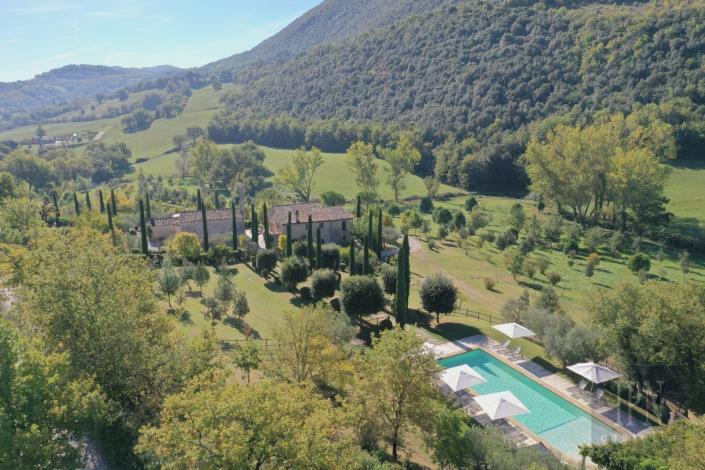 Image No.3-8 Bed Farmhouse for sale