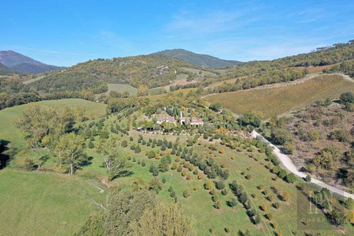 Image No.5-8 Bed Farmhouse for sale