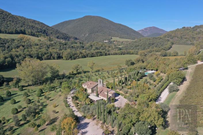 Image No.9-8 Bed Farmhouse for sale