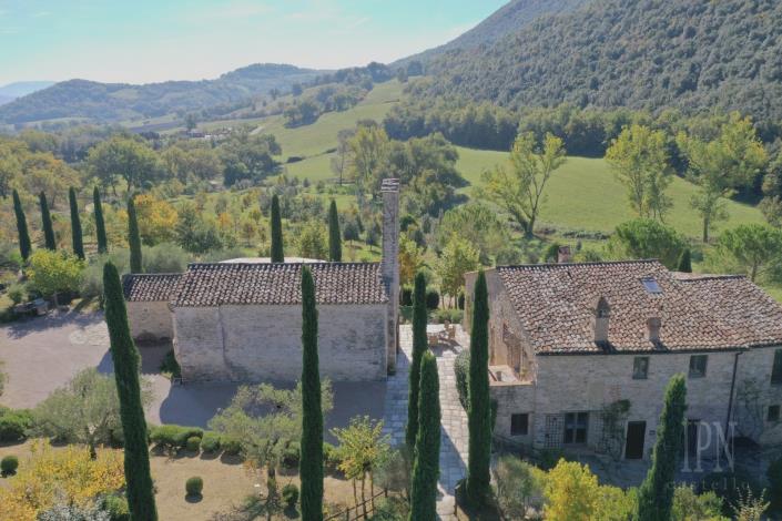 Image No.11-8 Bed Farmhouse for sale