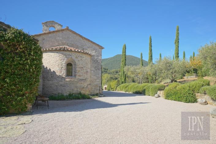 Image No.13-8 Bed Farmhouse for sale