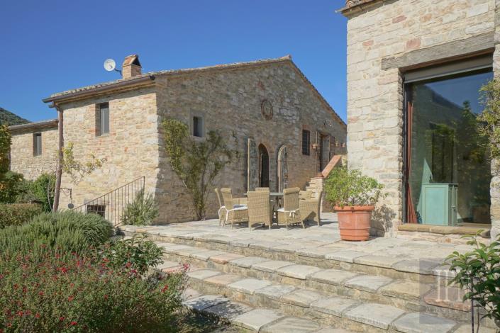 Image No.14-8 Bed Farmhouse for sale