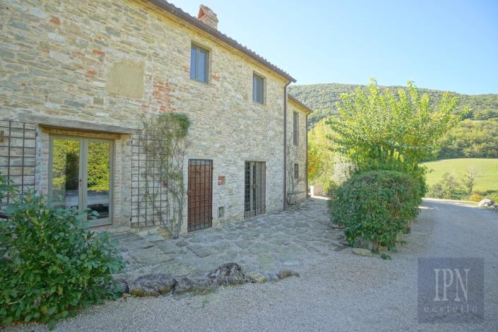 Image No.19-8 Bed Farmhouse for sale