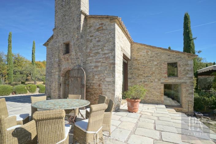 Image No.21-8 Bed Farmhouse for sale