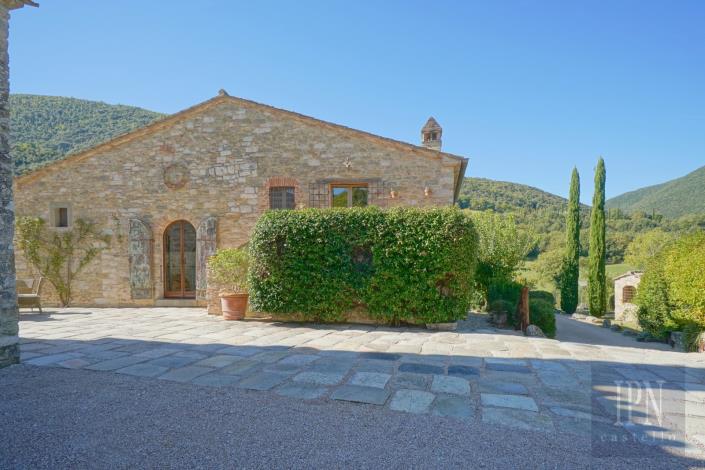 Image No.22-8 Bed Farmhouse for sale