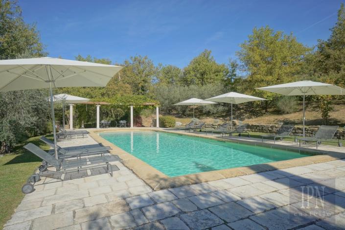 Image No.25-8 Bed Farmhouse for sale