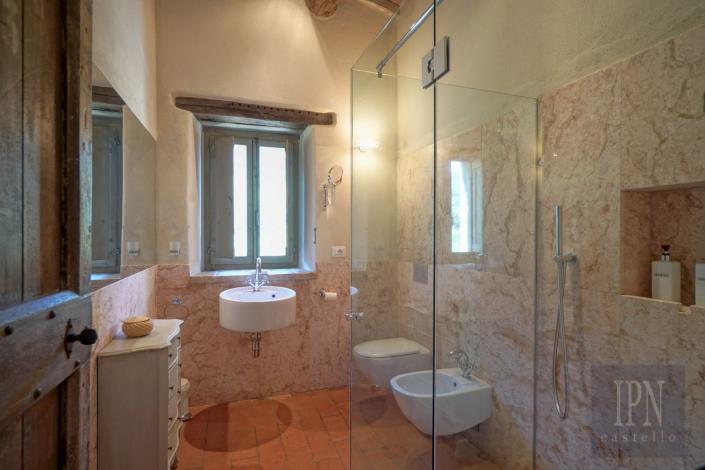 Image No.42-8 Bed Farmhouse for sale