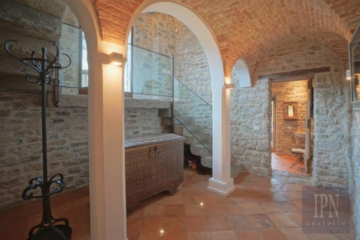 Image No.46-8 Bed Farmhouse for sale