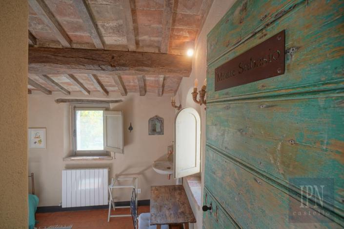 Image No.45-8 Bed Farmhouse for sale