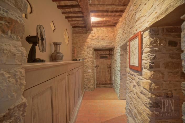 Image No.48-8 Bed Farmhouse for sale