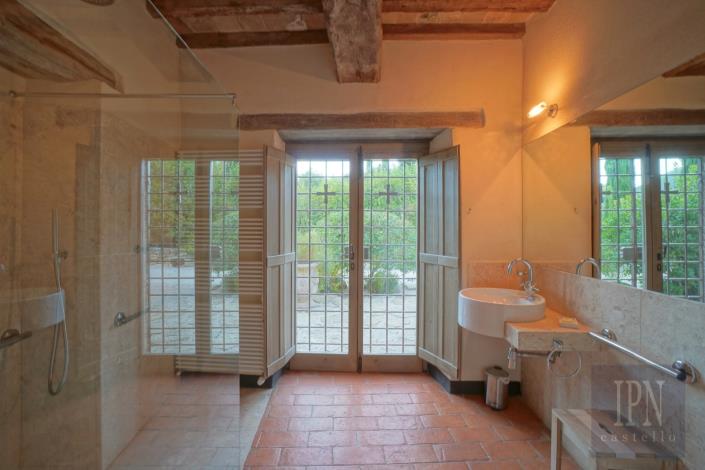 Image No.52-8 Bed Farmhouse for sale