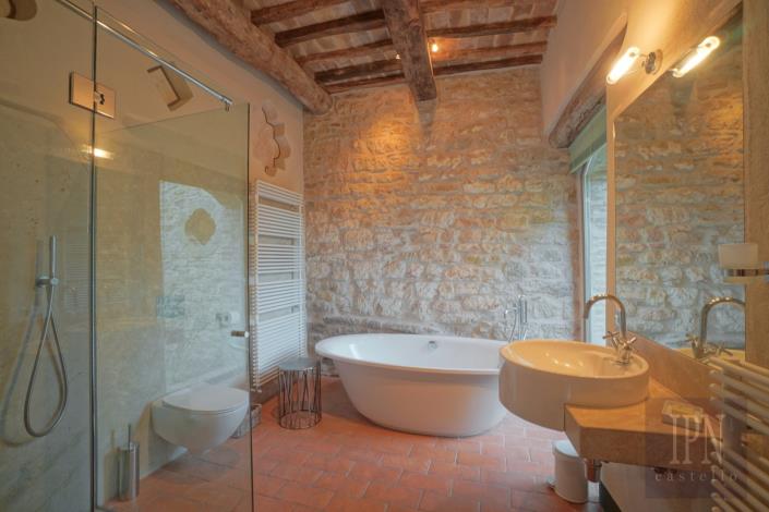 Image No.54-8 Bed Farmhouse for sale