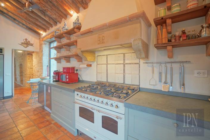 Image No.56-8 Bed Farmhouse for sale