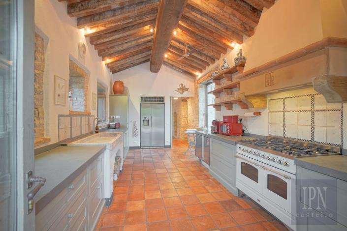 Image No.55-8 Bed Farmhouse for sale