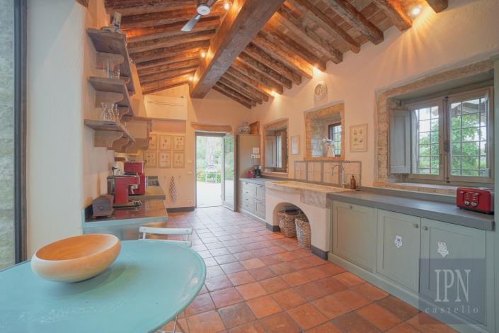 Image No.58-8 Bed Farmhouse for sale