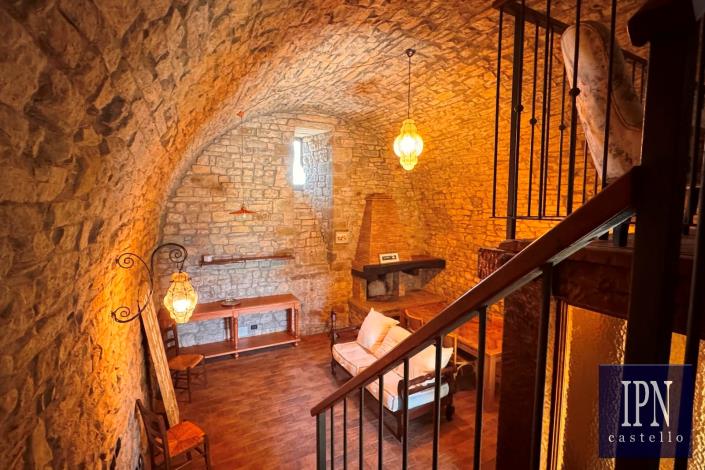 Image No.24-10 Bed Farmhouse for sale