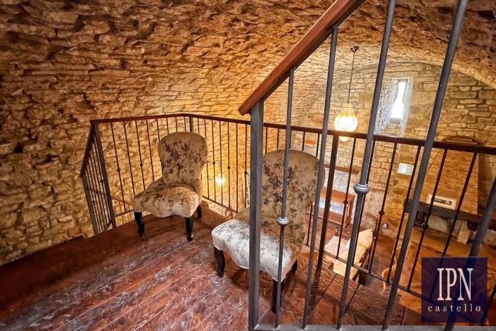 Image No.25-10 Bed Farmhouse for sale