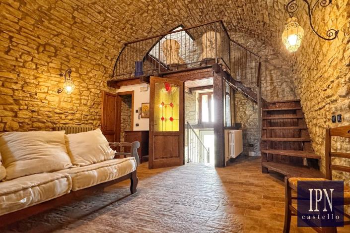 Image No.26-10 Bed Farmhouse for sale
