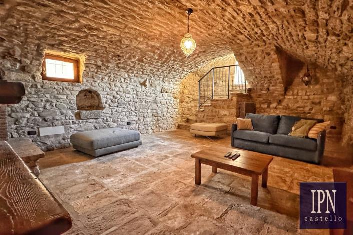 Image No.22-10 Bed Farmhouse for sale