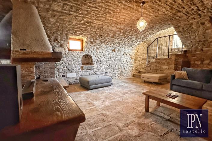 Image No.27-10 Bed Farmhouse for sale