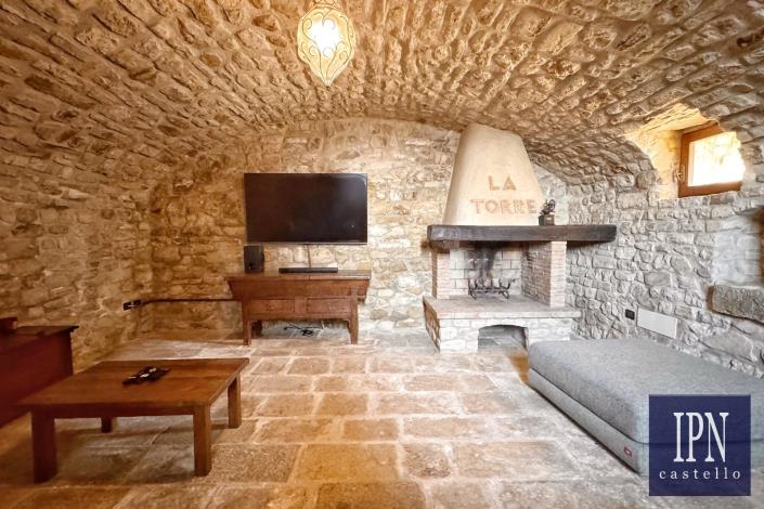 Image No.23-10 Bed Farmhouse for sale