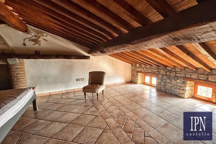Image No.40-10 Bed Farmhouse for sale