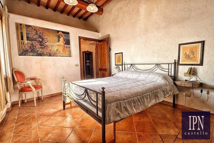 Image No.42-10 Bed Farmhouse for sale