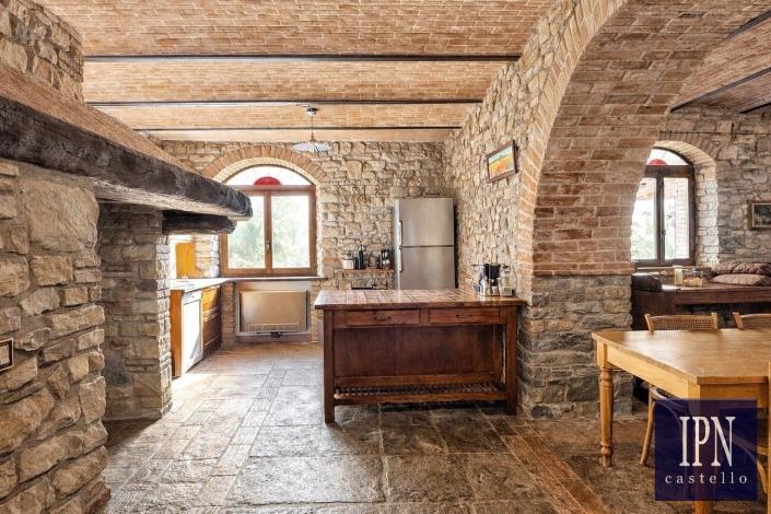 Image No.46-10 Bed Farmhouse for sale