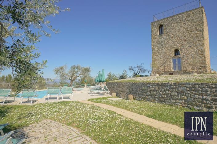 Image No.15-10 Bed Farmhouse for sale