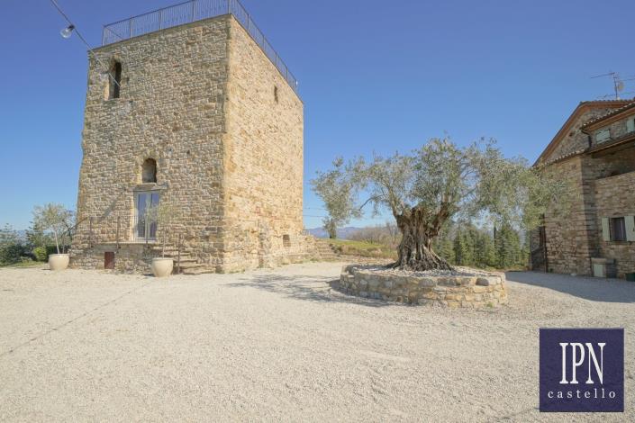 Image No.16-10 Bed Farmhouse for sale